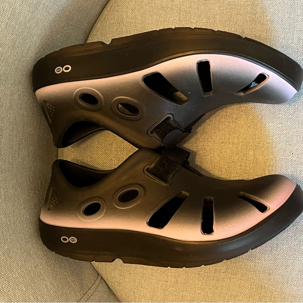 Oofos Oocando Recovery Sandal - Picture 6 of 8